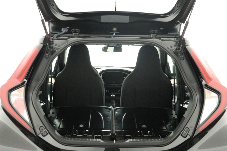 Toyota Aygo X - 1.0 VVT-i MT Envy 26