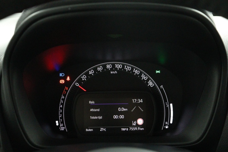 Toyota Aygo X - 1.0 VVT-i MT Envy 6