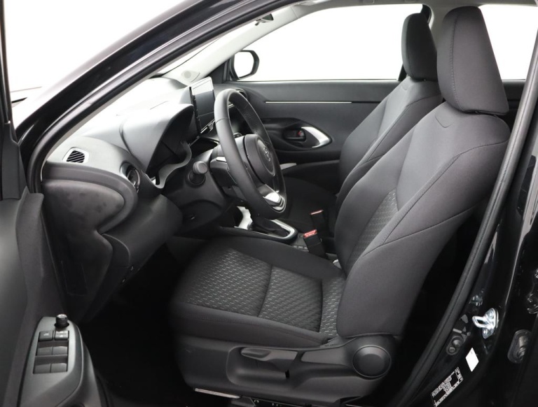Toyota Yaris Cross - 1.5 Hybrid 115 Active 17