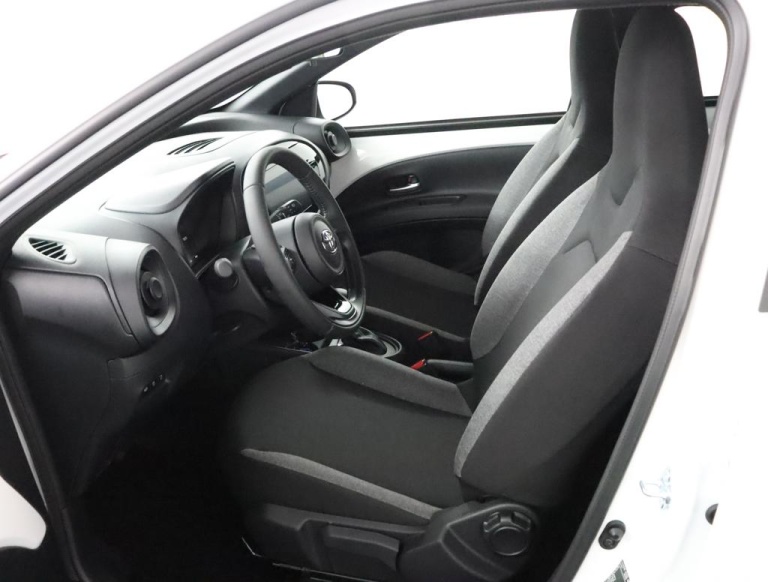 Toyota Aygo X - 1.0 VVT-i S-CVT Play 17