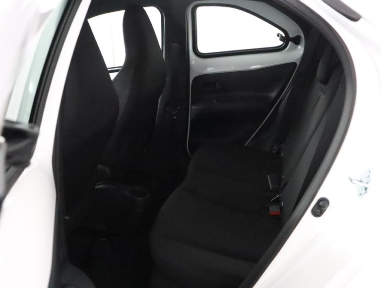 Toyota Aygo X - 1.0 VVT-i S-CVT Play 18