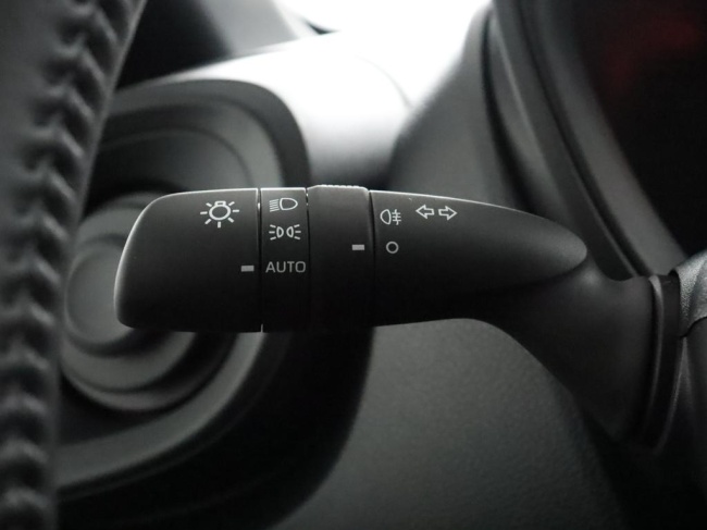 Toyota Aygo X - 1.0 VVT-i S-CVT Play