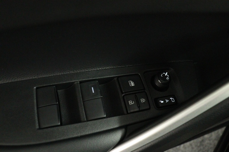 Toyota Corolla Cross - Hybrid 200 Dynamic Limited 29