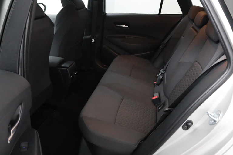 Toyota Corolla Touring Sports - 2.0 Hybrid Business Plus 12