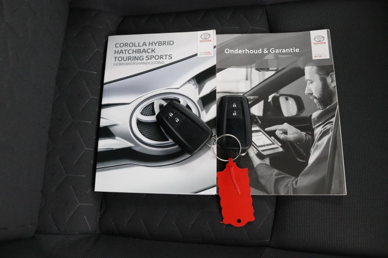 Toyota Corolla Touring Sports - 2.0 Hybrid Business Plus 26