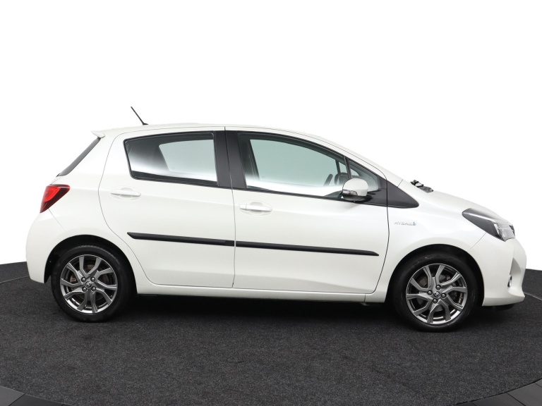 Toyota Yaris - 1.5 Hybrid Dynamic 13