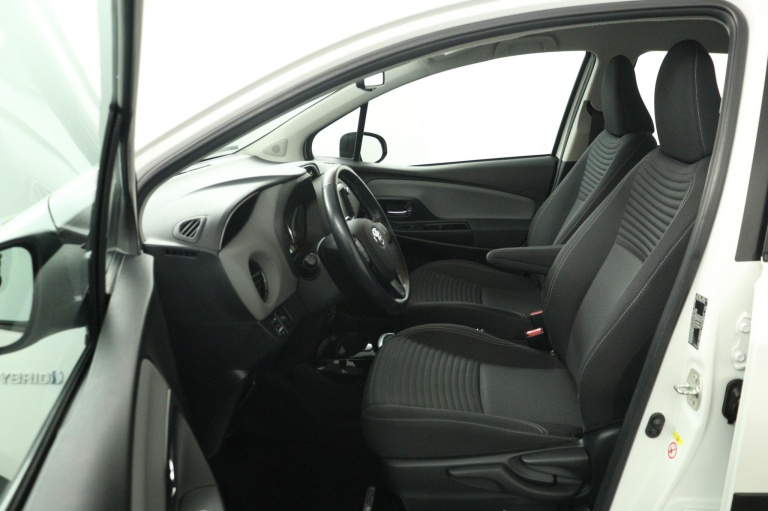 Toyota Yaris - 1.5 Hybrid Dynamic 17