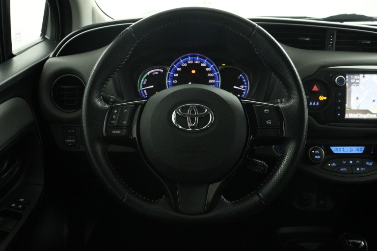 Toyota Yaris - 1.5 Hybrid Dynamic 19
