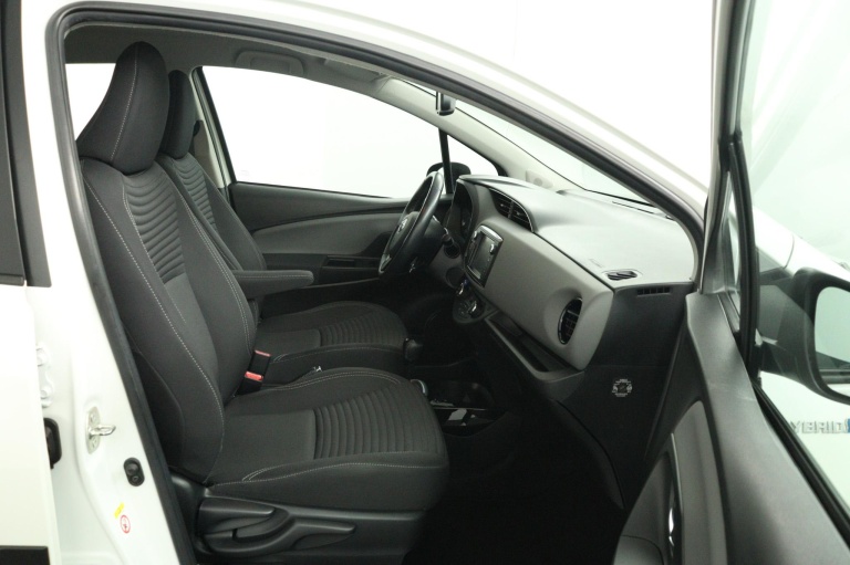 Toyota Yaris - 1.5 Hybrid Dynamic 21