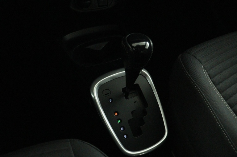 Toyota Yaris - 1.5 Hybrid Dynamic 28