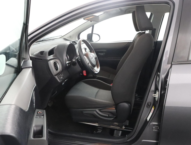 Toyota Yaris - 1.3 VVT-i Aspiration 16