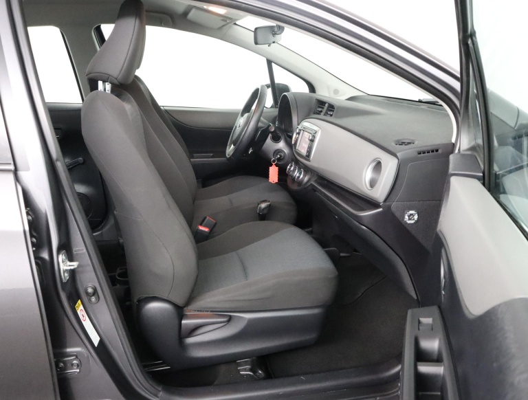 Toyota Yaris - 1.3 VVT-i Aspiration 21