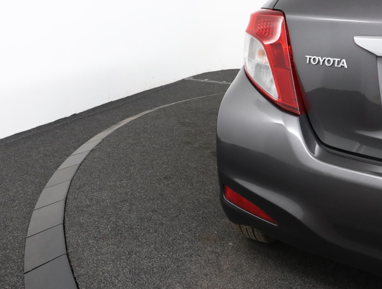 Toyota Yaris - 1.3 VVT-i Aspiration 36