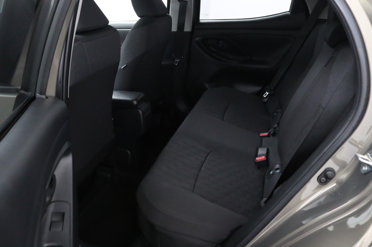 Toyota Yaris - 1.5 Hybrid 115 First Edition 12