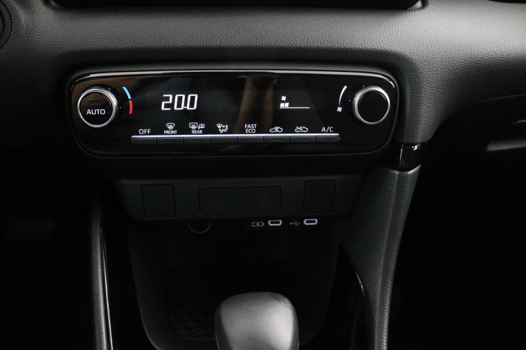 Toyota Yaris - 1.5 Hybrid 115 First Edition 16