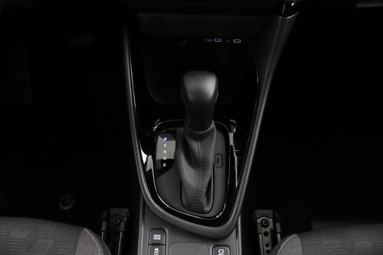 Toyota Yaris - 1.5 Hybrid 115 First Edition 17