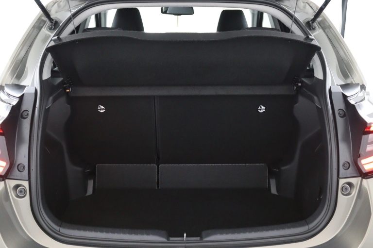 Toyota Yaris - 1.5 Hybrid 115 First Edition 27