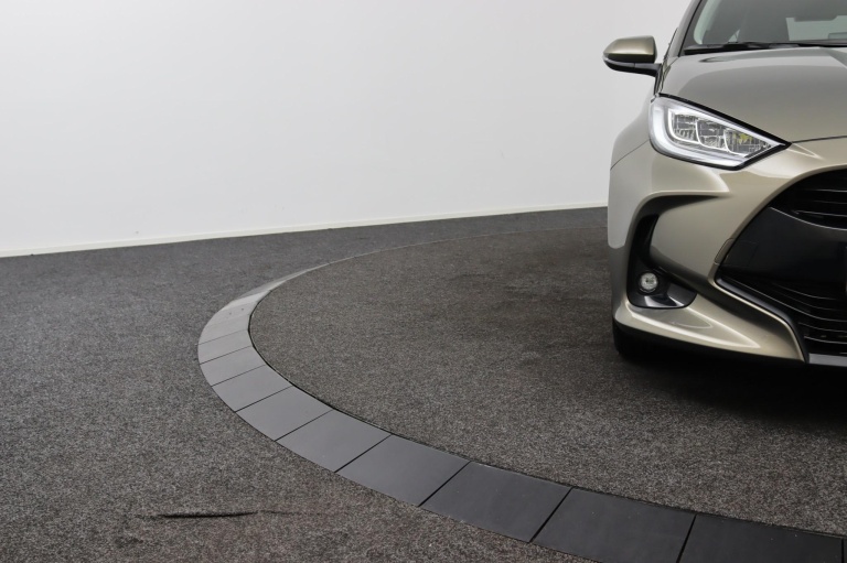 Toyota Yaris - 1.5 Hybrid 115 First Edition 35