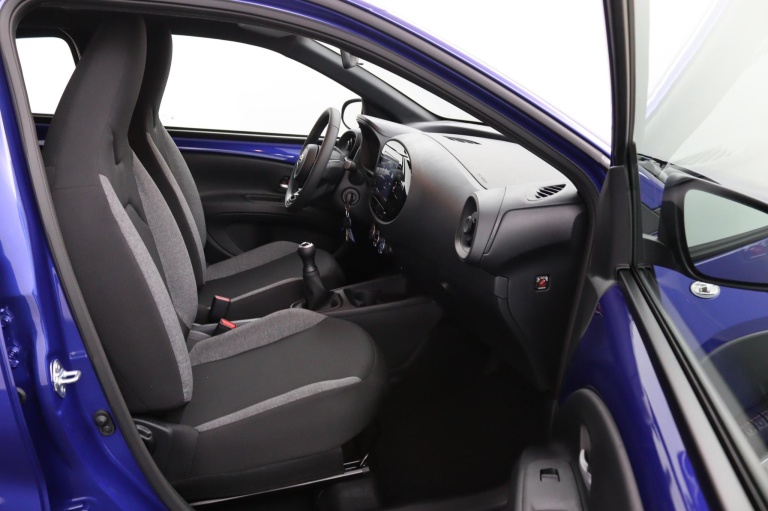 Toyota Aygo X - 1.0 VVT-i MT Play 10