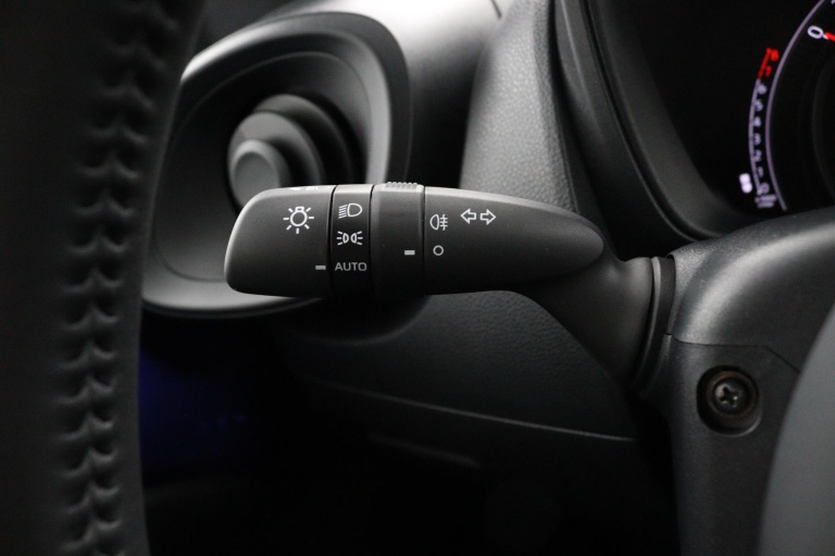 Toyota Aygo X - 1.0 VVT-i MT Play 28