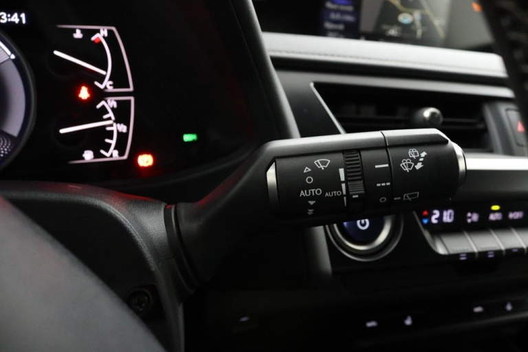 Lexus UX - 250h Luxury Line 24