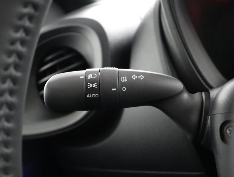 Toyota Aygo X - 1.0 VVT-i MT Play 28