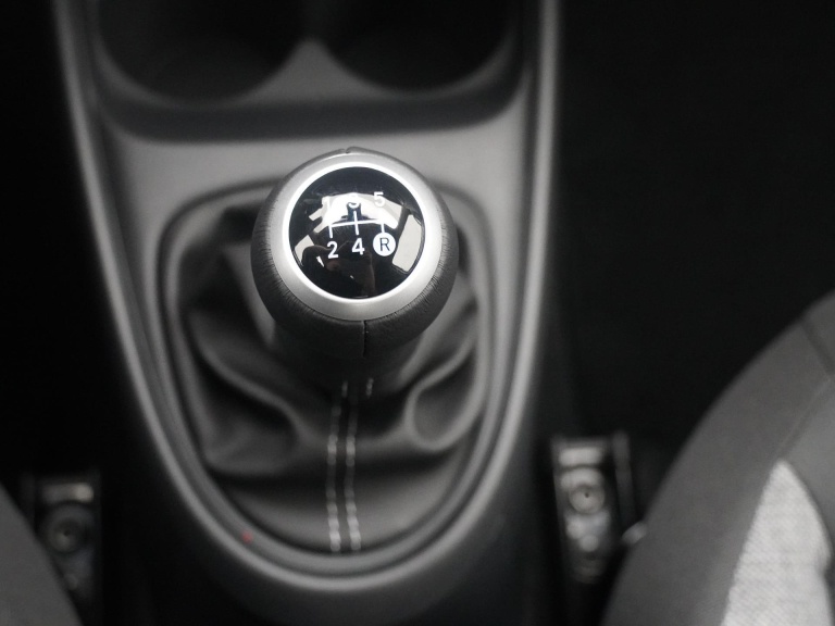 Toyota Aygo X - 1.0 VVT-i MT Play 9
