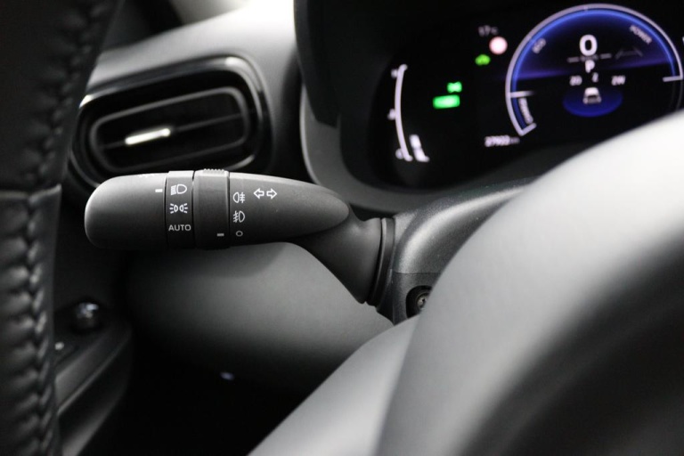 Toyota Yaris - 1.5 Hybrid 115 First Edition 30