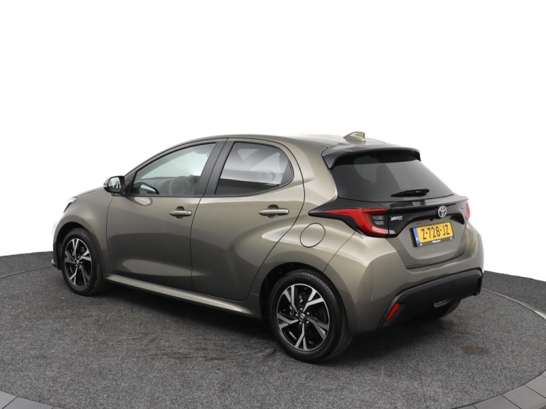 Toyota Yaris - 1.5 Hybrid 115 First Edition 12