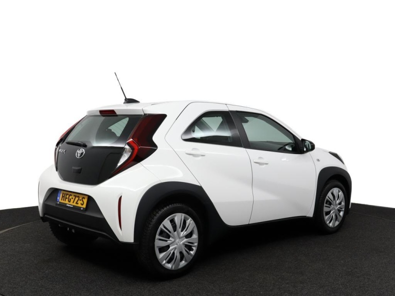 Toyota Aygo X - 1.0 VVT-i MT Play 2