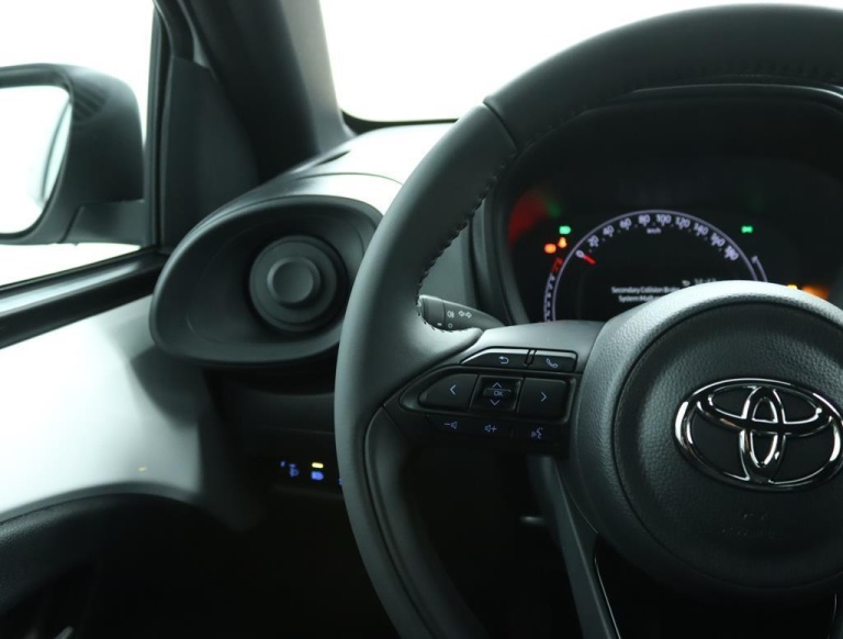 Toyota Aygo X - 1.0 VVT-i MT Play 16