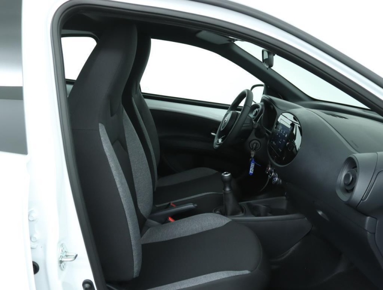 Toyota Aygo X - 1.0 VVT-i MT Play 18