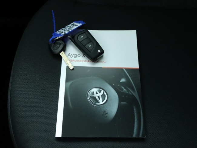 Toyota Aygo X - 1.0 VVT-i MT Play