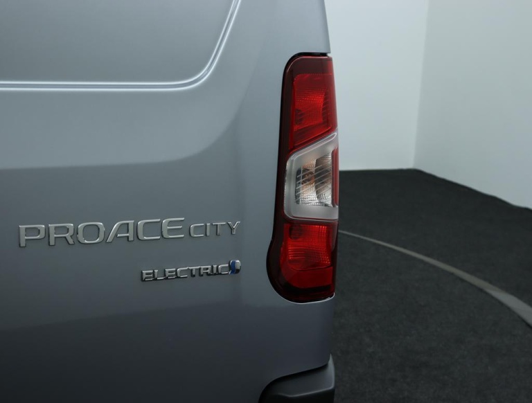 Toyota PROACE CITY Electric - Navigator 50 kWh 32