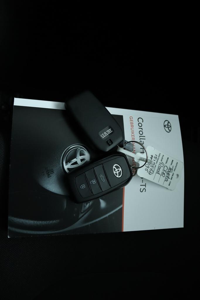 Toyota Corolla - Hybrid 140 GR Sport 11
