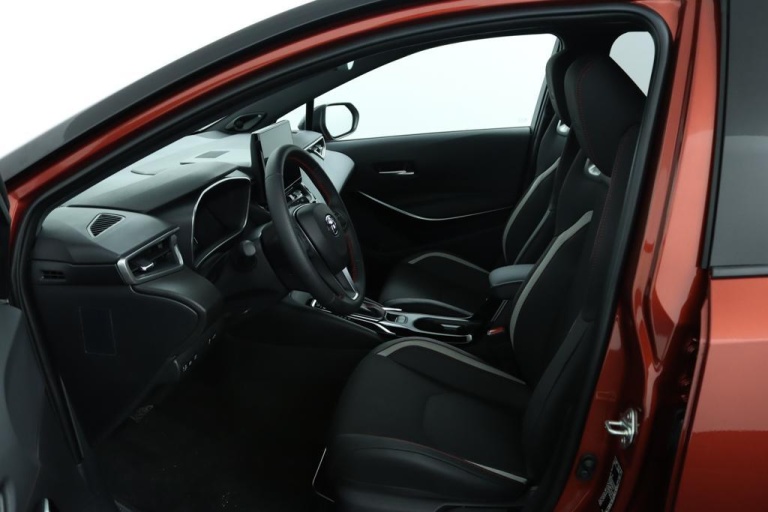 Toyota Corolla - Hybrid 140 GR Sport 17