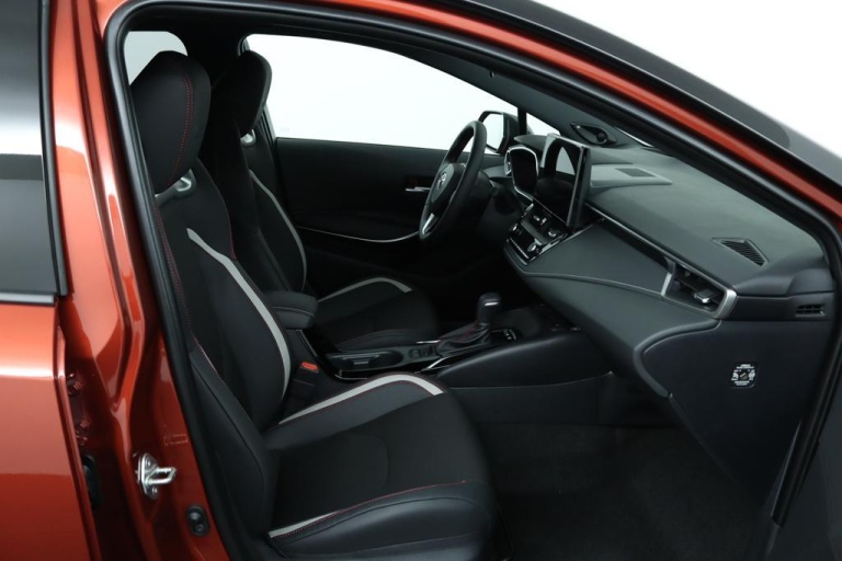 Toyota Corolla - Hybrid 140 GR Sport 22