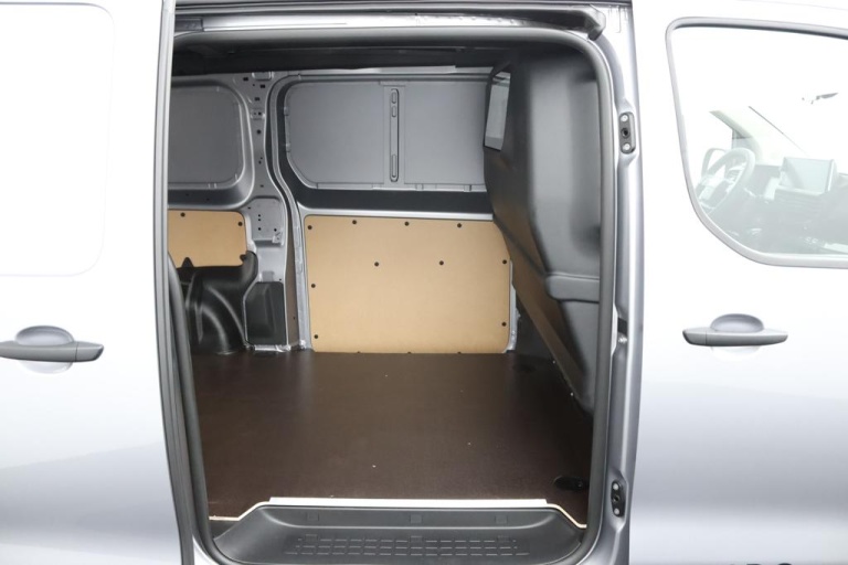 Toyota PROACE Long Worker - 2.0 D-4D L2 Navigator 18