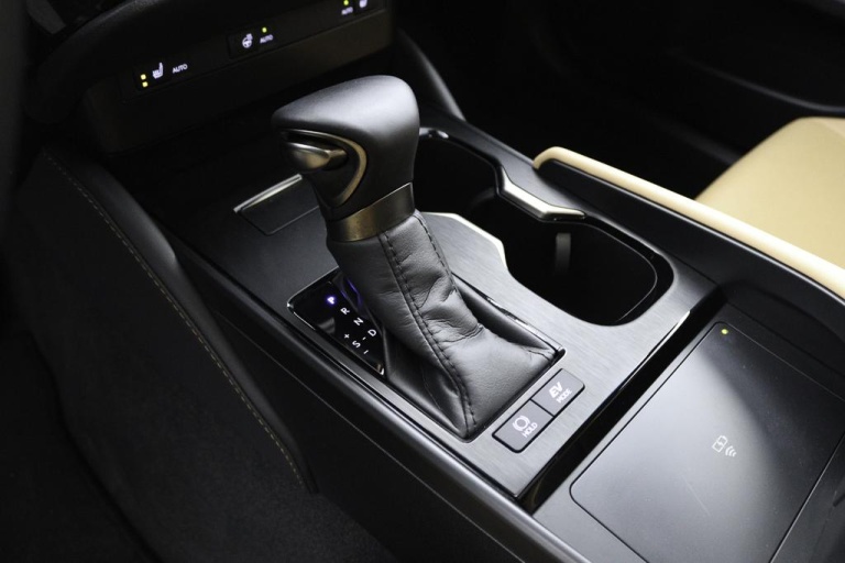 Lexus ES - 300h Business Line 25