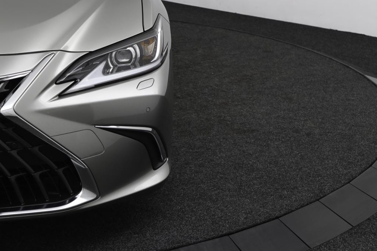 Lexus ES - 300h Business Line 34