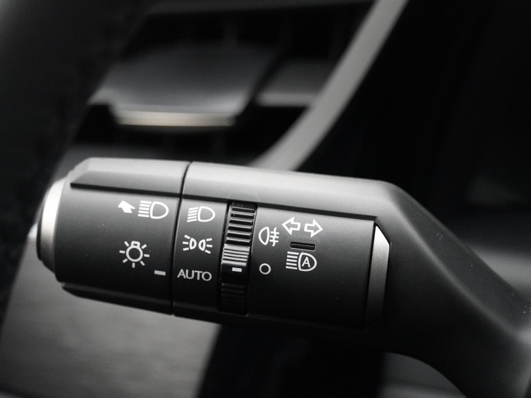 Lexus ES - 300h Business Line 16