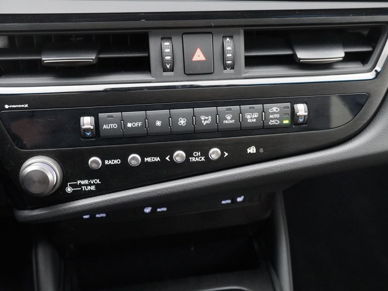 Lexus ES - 300h Business Line 8