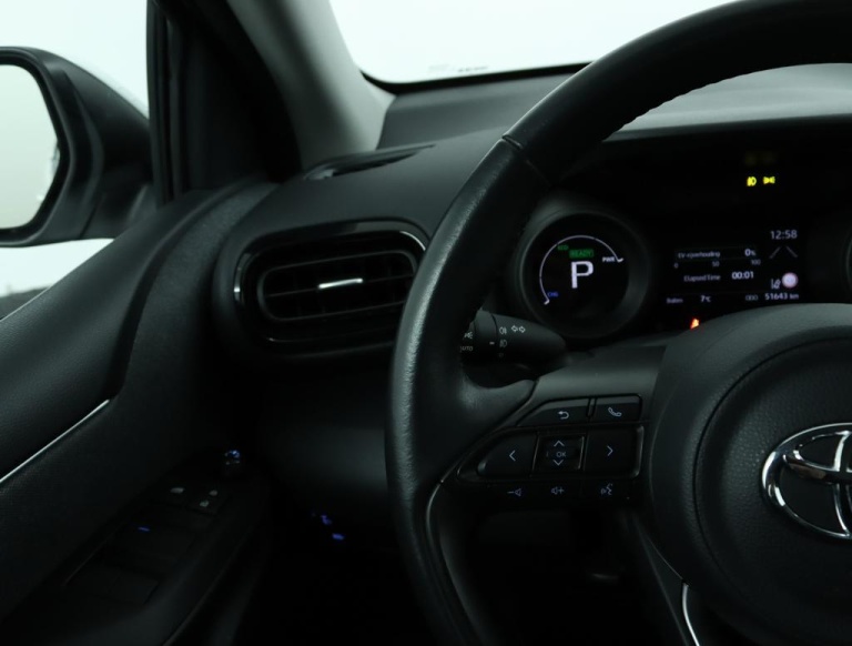 Toyota Yaris - 1.5 Hybrid Dynamic 19