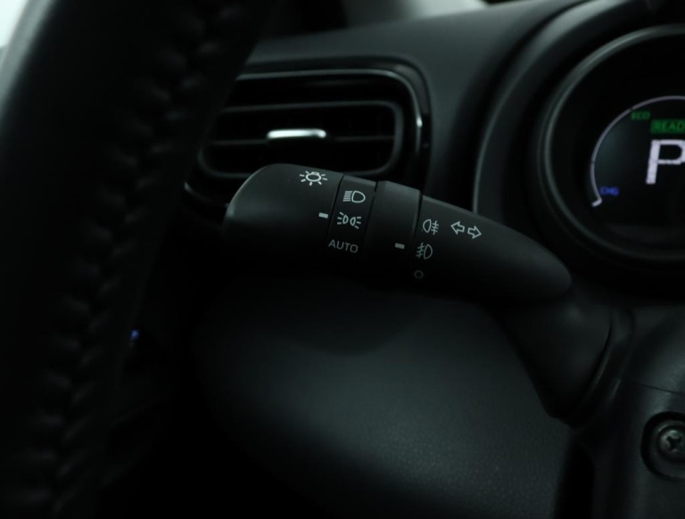 Toyota Yaris - 1.5 Hybrid Dynamic 29
