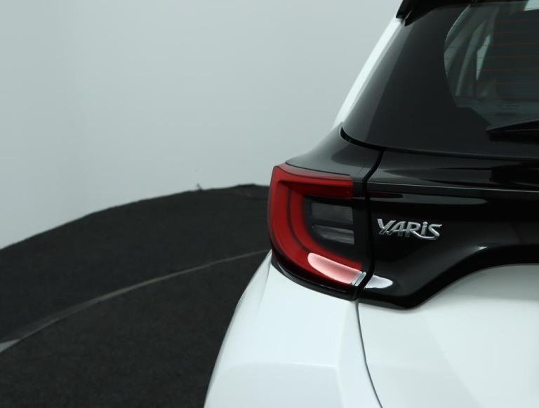 Toyota Yaris - 1.5 Hybrid Dynamic 38