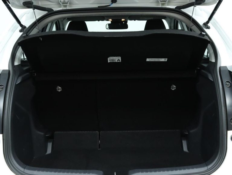Toyota Yaris - 1.5 Hybrid Dynamic 49