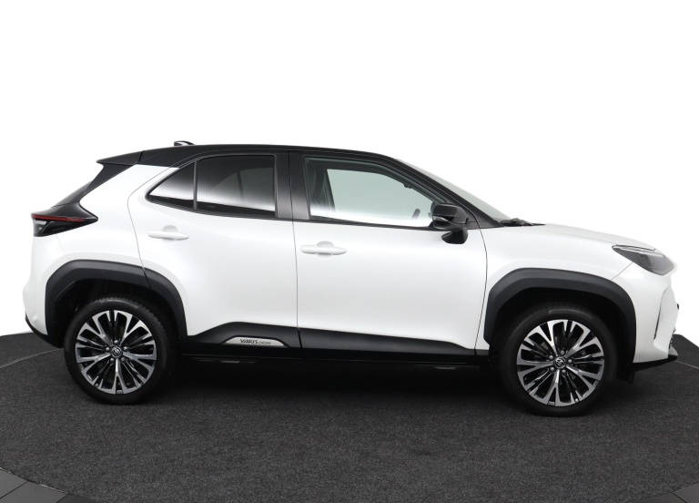 Toyota Yaris Cross - 1.5 Hybrid  12
