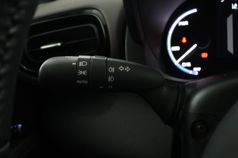 Toyota Yaris Cross - 1.5 Hybrid  30