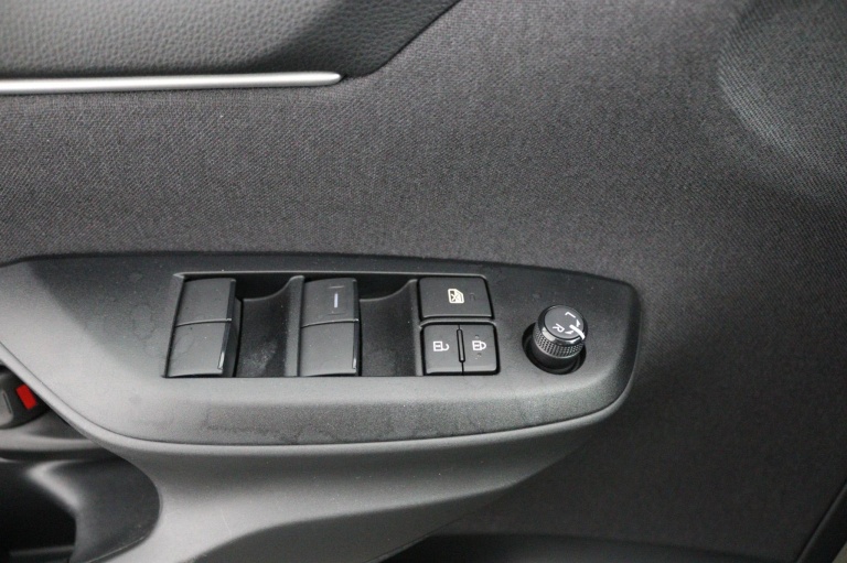 Toyota Yaris - 1.5 Hybrid 115 First Edition 29