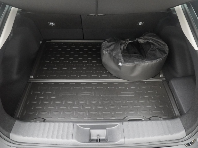 Toyota Prius - 2.0 Plug-in Executive 6